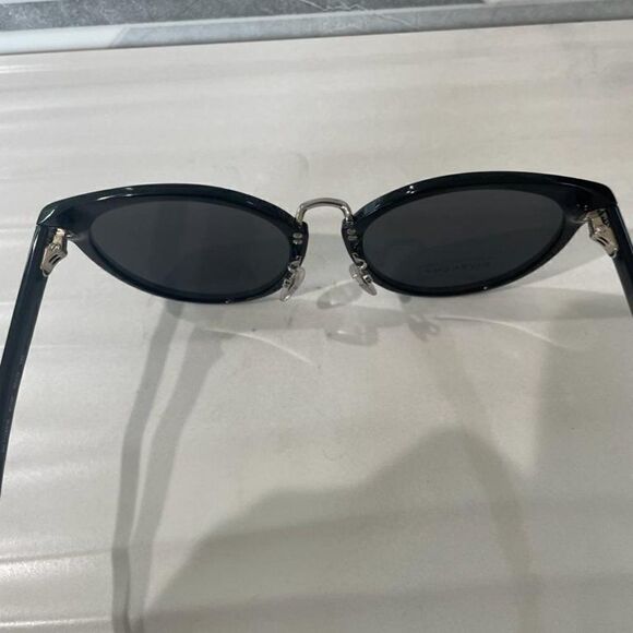 NIB Givenchy GV 7115/F/S Unisex Sunglasses - Picture 4 of 10